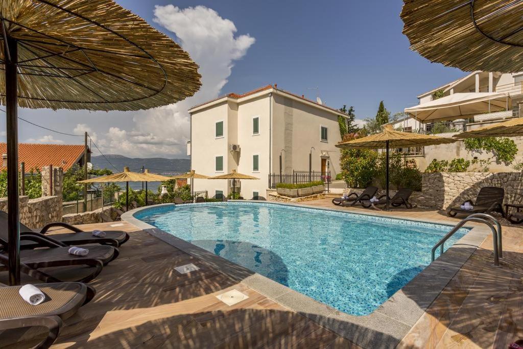 Apartment Livia Slatine Esterno foto