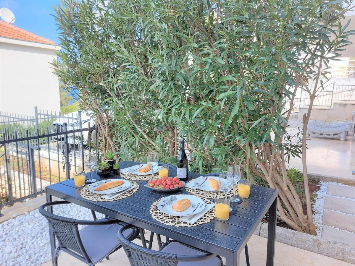 Apartment Livia Slatine Esterno foto
