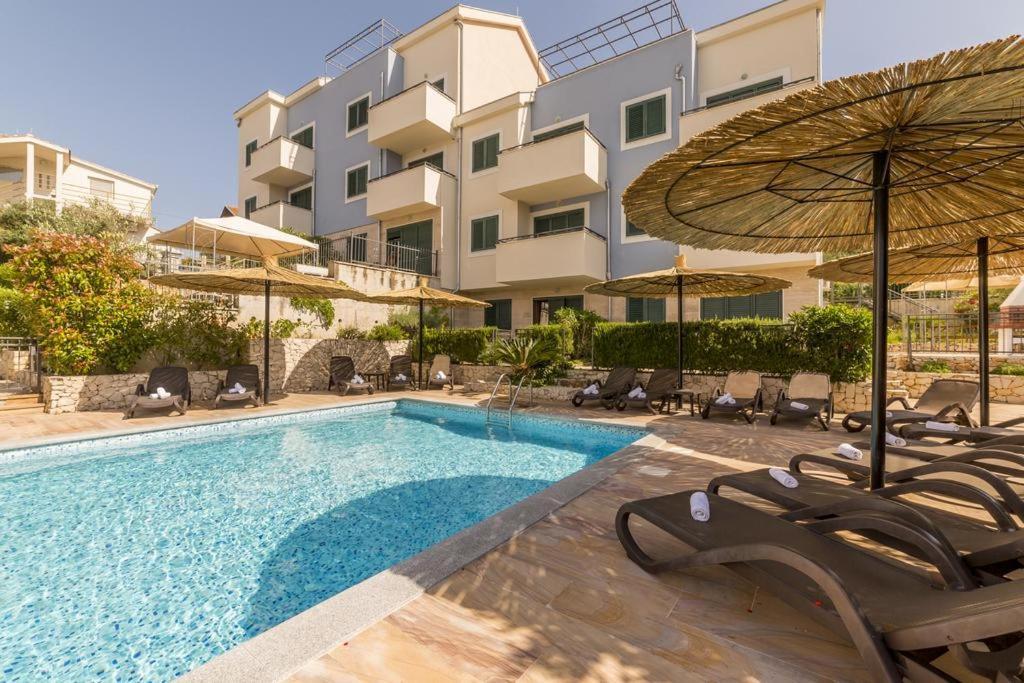 Apartment Livia Slatine Esterno foto
