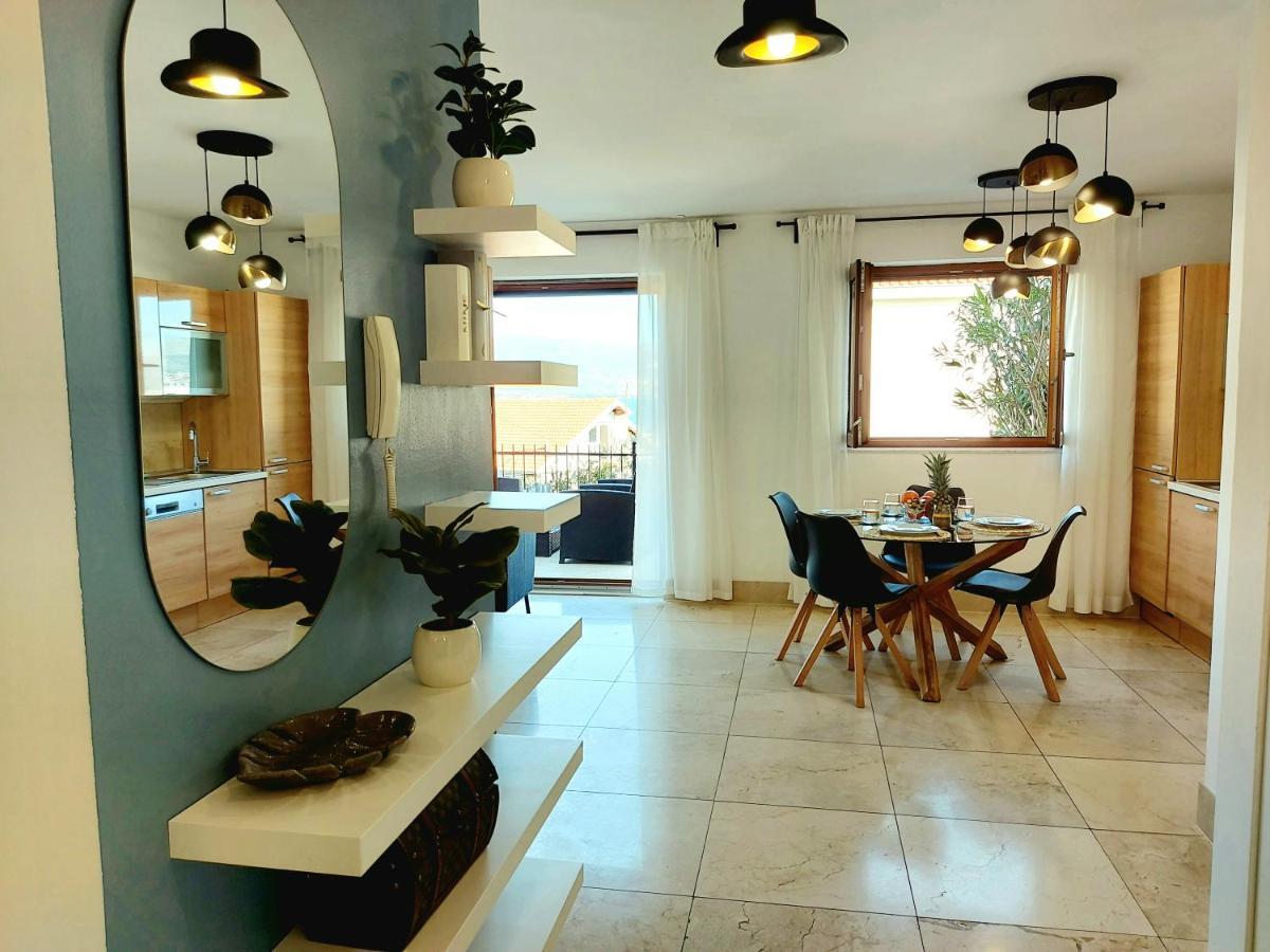 Apartment Livia Slatine Esterno foto