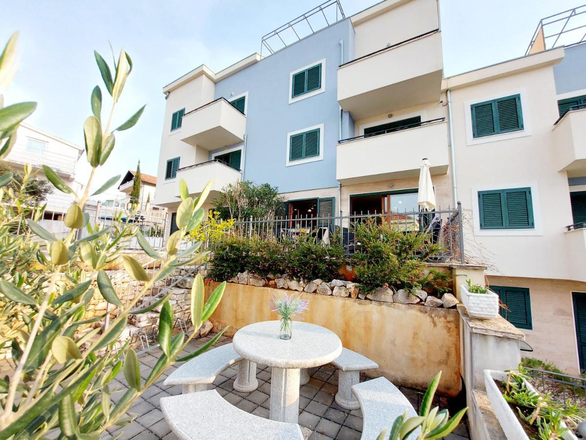 Apartment Livia Slatine Esterno foto